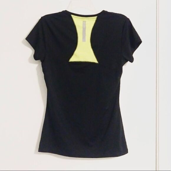 Under Armour Black Fitted Athletic Running Shirt - Picture 2 of 6